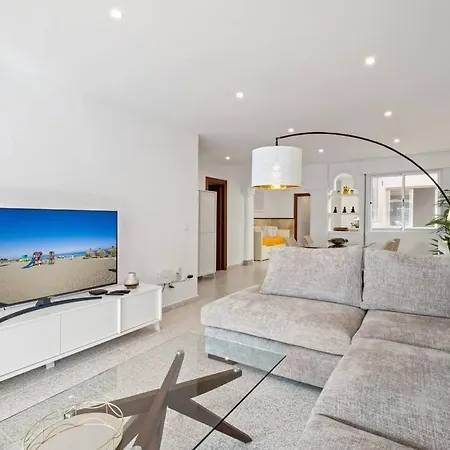 Plein Centre, 100 M De La ! דירה