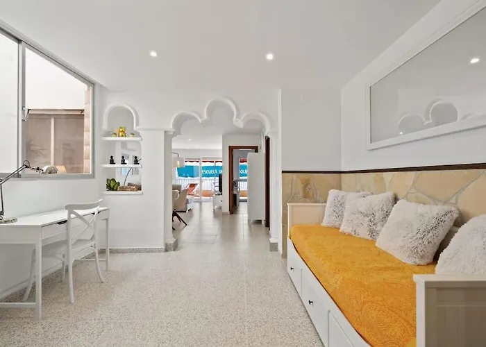 Plein Centre, 100 M De La ! * פואנגירולה